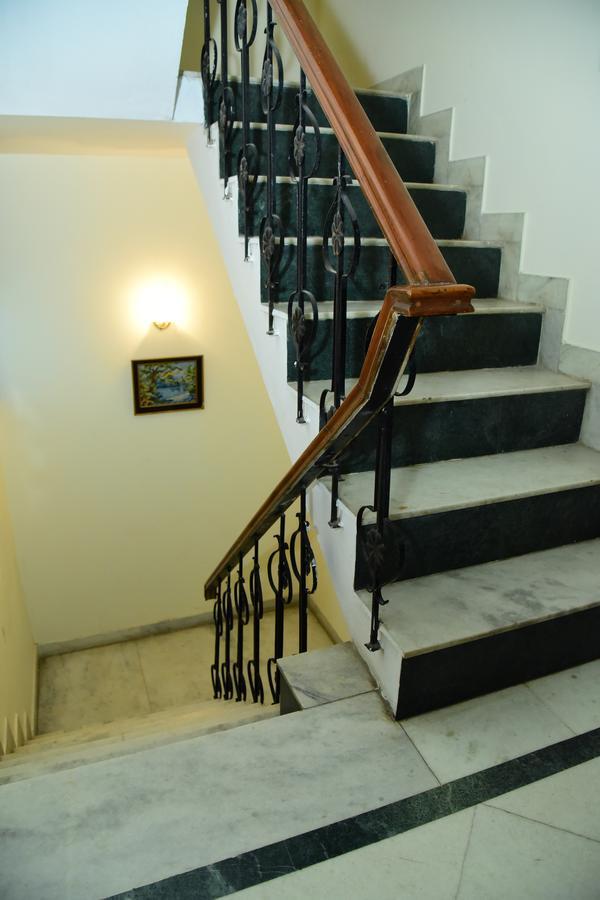 The Mayflower Hotel Γκουργκάον Εξωτερικό φωτογραφία