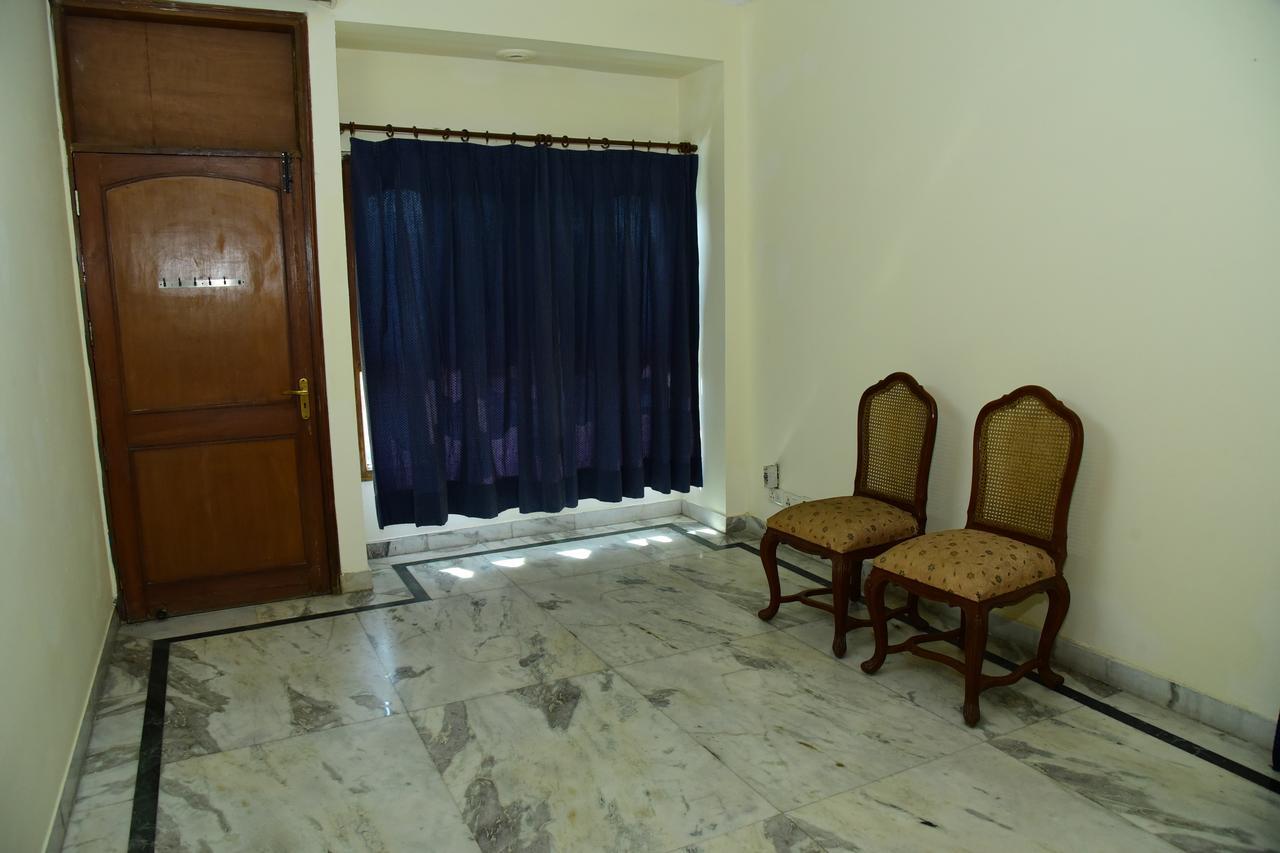 The Mayflower Hotel Γκουργκάον Εξωτερικό φωτογραφία
