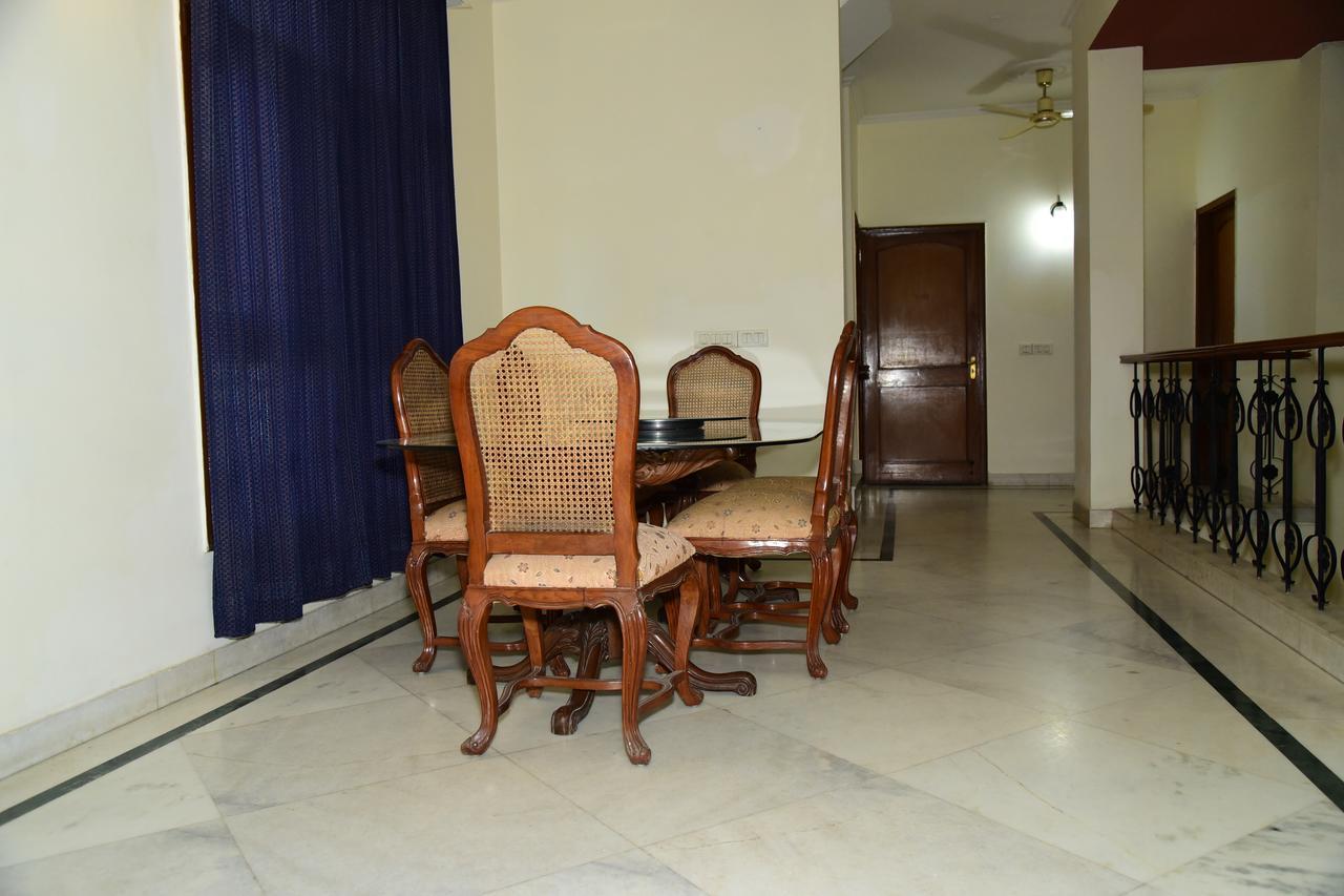 The Mayflower Hotel Γκουργκάον Εξωτερικό φωτογραφία