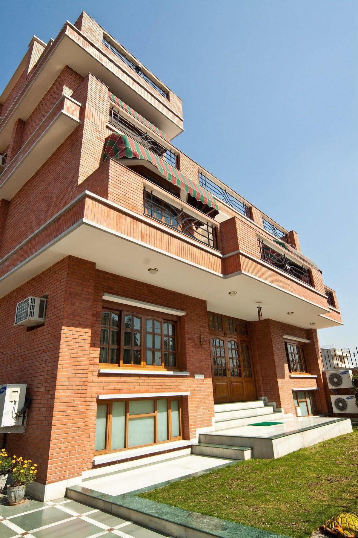 The Mayflower Hotel Γκουργκάον Εξωτερικό φωτογραφία